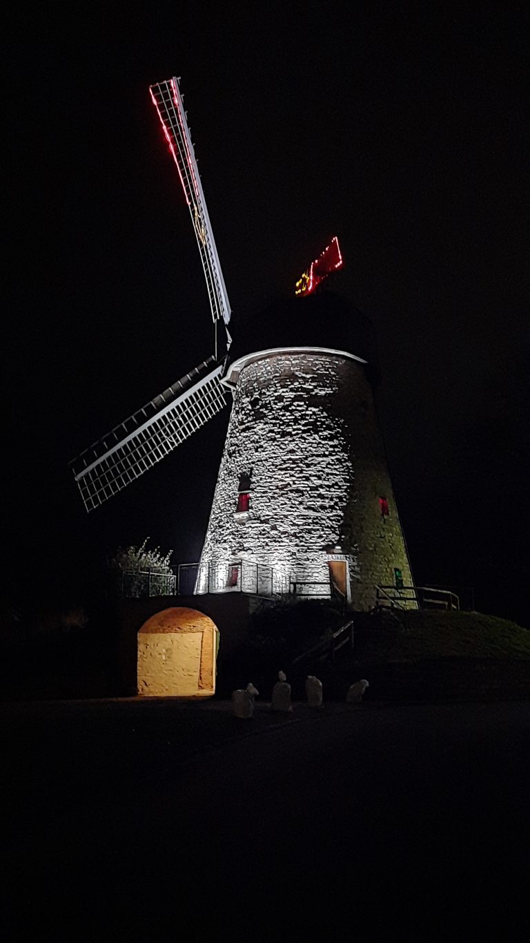 Mühle bei Nacht